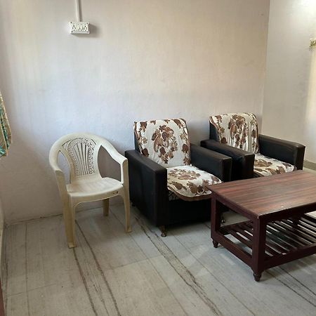 Vasavi Nivas Hotel Тирупати Екстериор снимка
