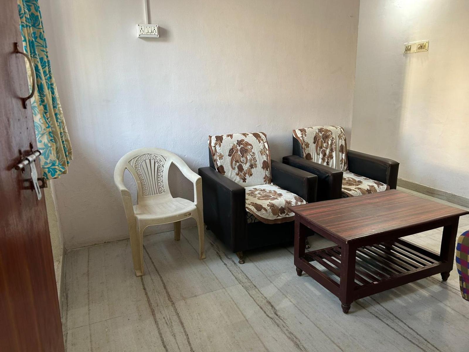 Vasavi Nivas Hotel Тирупати Екстериор снимка