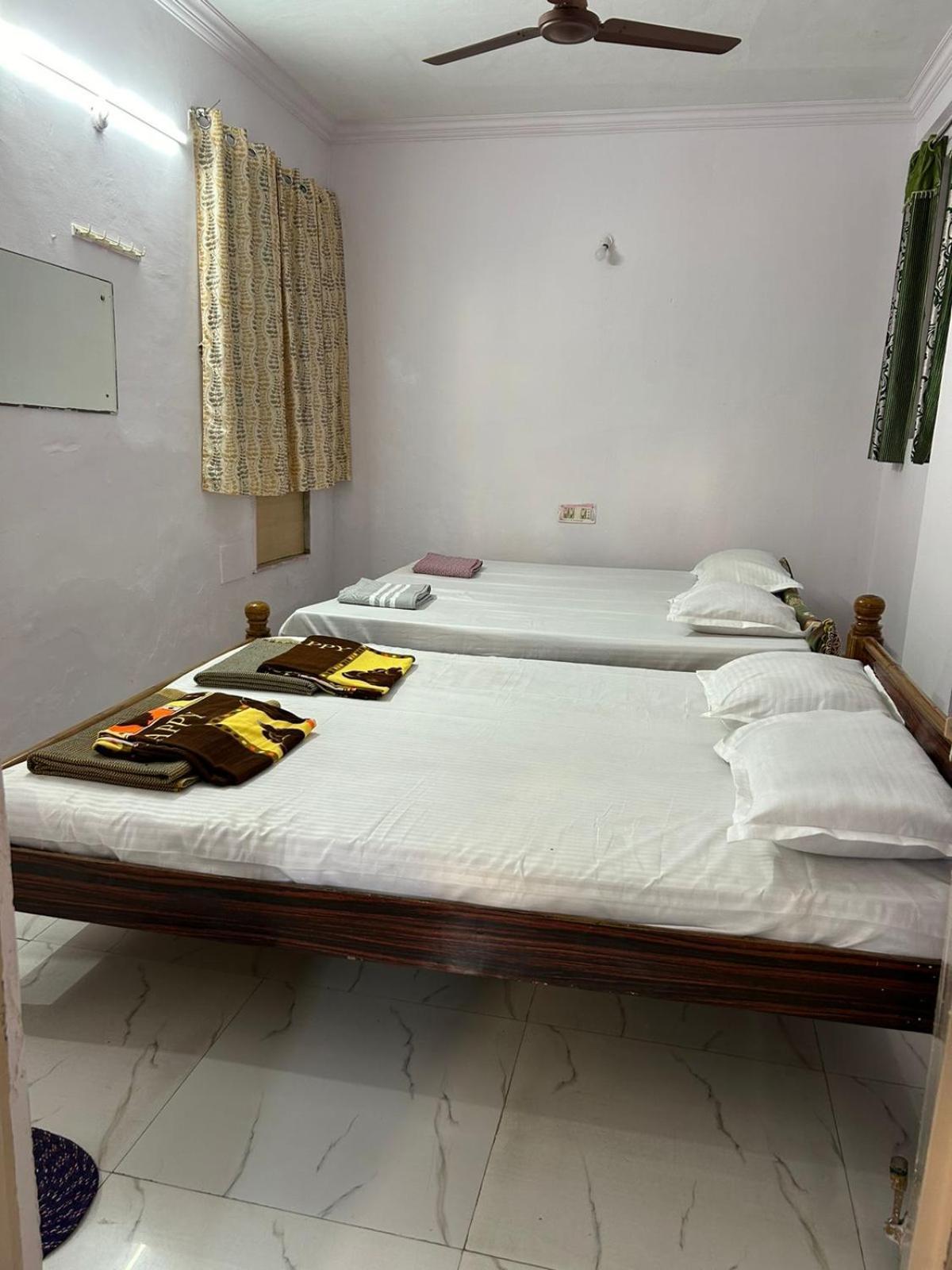 Vasavi Nivas Hotel Тирупати Екстериор снимка