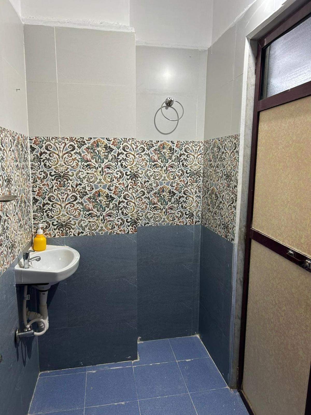 Vasavi Nivas Hotel Тирупати Екстериор снимка
