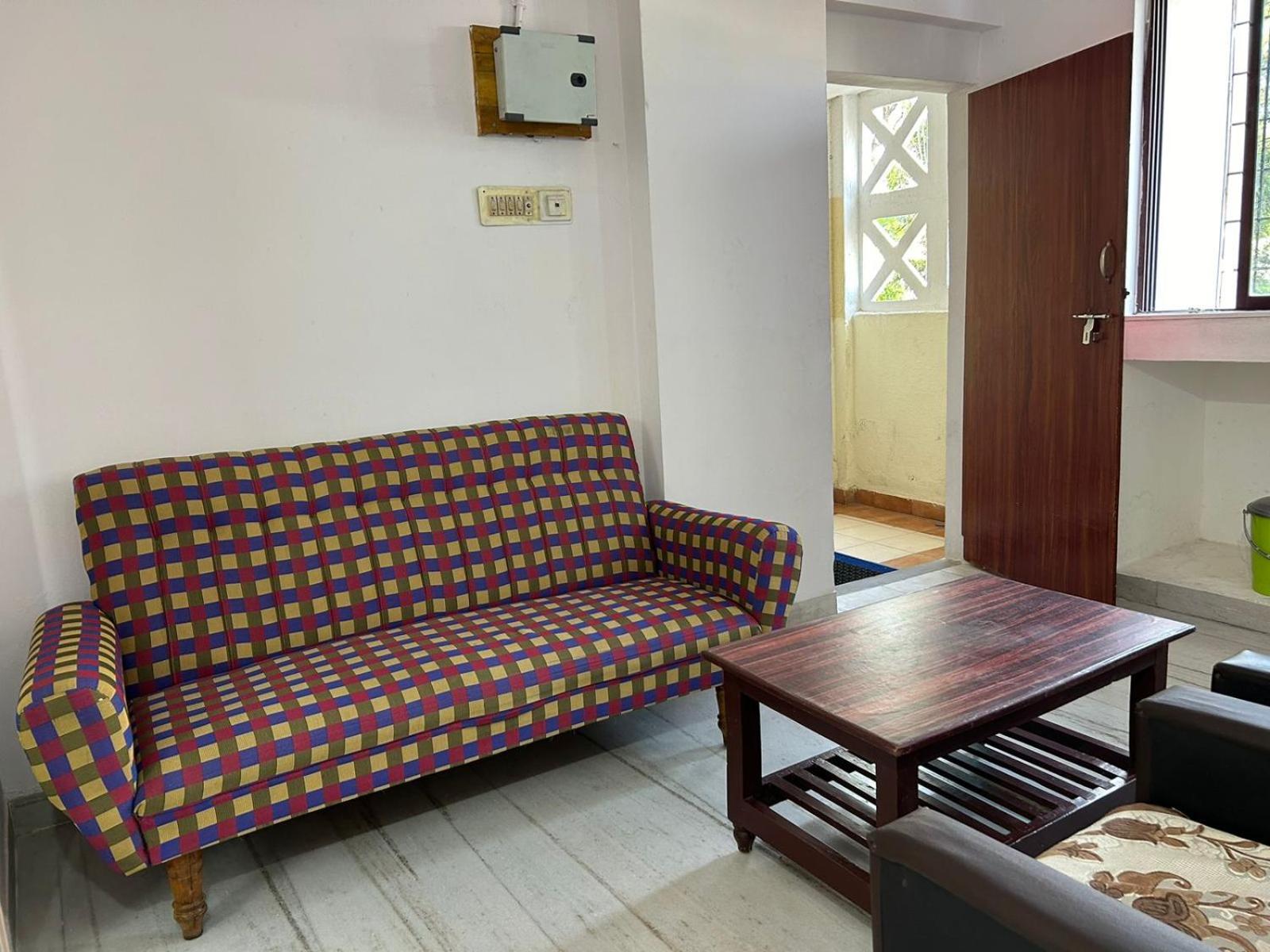 Vasavi Nivas Hotel Тирупати Екстериор снимка
