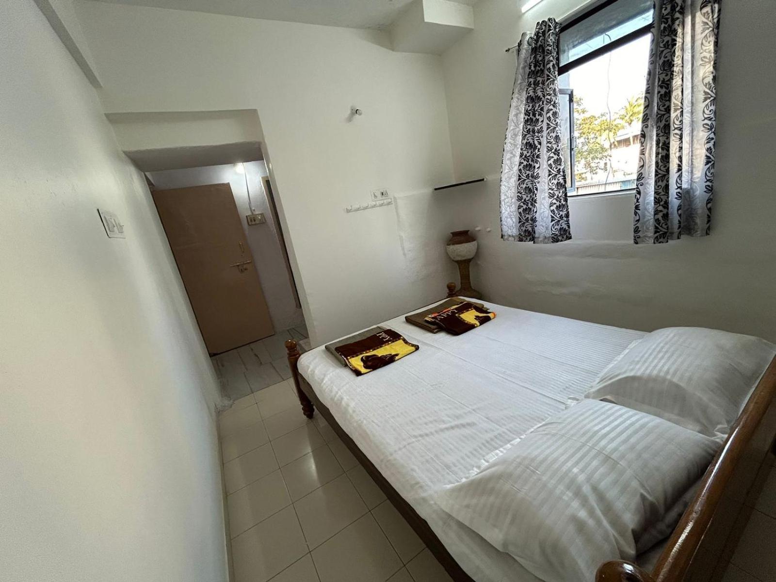Vasavi Nivas Hotel Тирупати Екстериор снимка